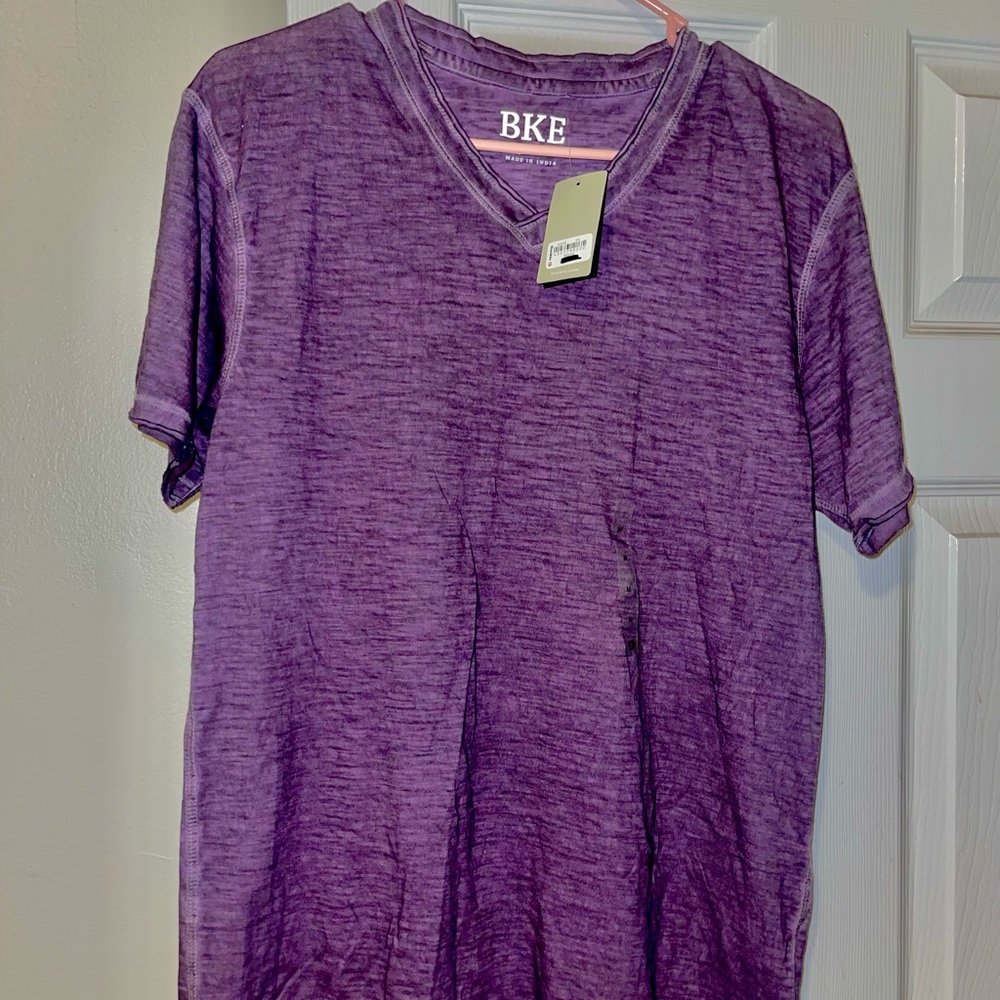 Men’s v neck t-shirt